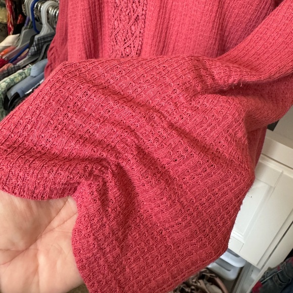 3X ABSOLUTELY FAMOUS LACE V-NECK TOP. FRONT TIE. TEXTURED POLYESTER DEEP MAUVE. - Picture 7 of 16